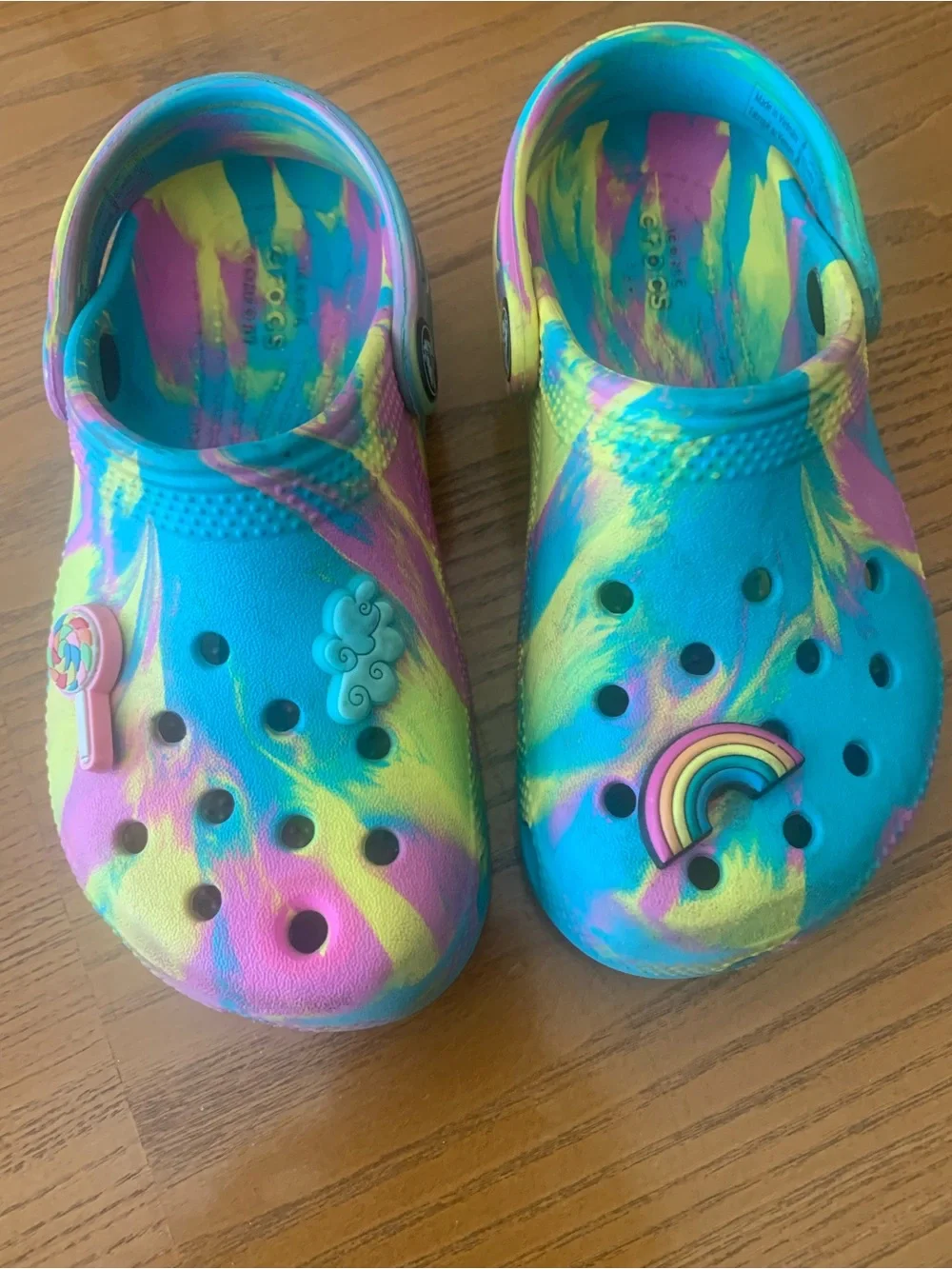 CROCS Kids Tie-Dye Clogs in Blue, Pink & Yellow with 3 Charms (Size 11 girls )